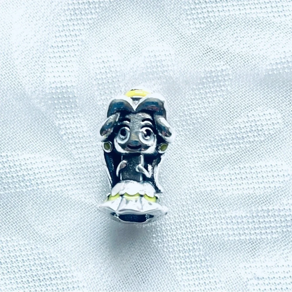 🌹 NWOT Princess Belle Charm